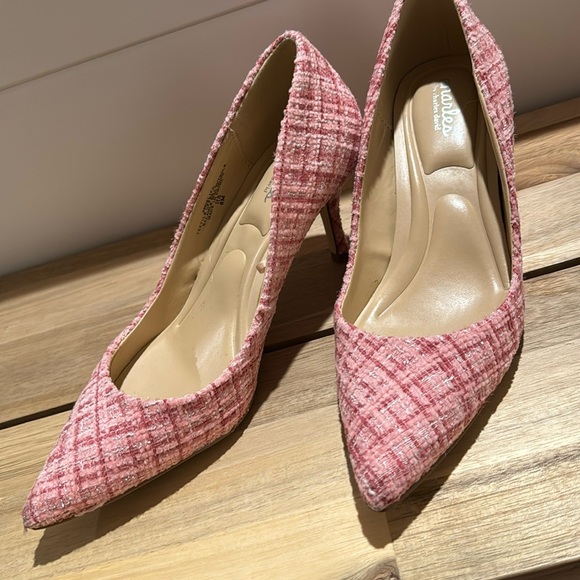 Charles David pink tweed kitten heel pumps size 6 - Picture 1 of 8